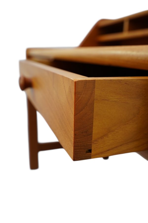 Bureau en teck conçu par John Mortensen pour Dyrlund au Danemark