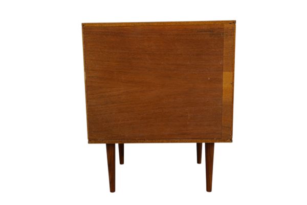 Petit cabinet scandinave à porte tambour