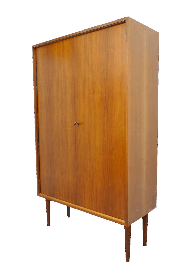 Armoire à linge en bois de noyer