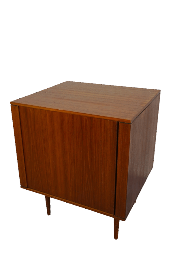 Petit cabinet scandinave à porte tambour