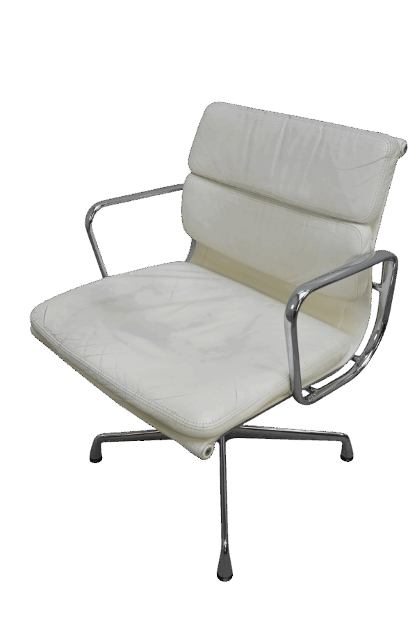 Soft Pad Chair EA 207 par Charles & Ray