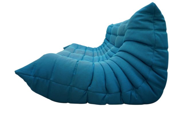 Canapé Togo de Ligne Roset par Michel Ducaroy en tissu bleu