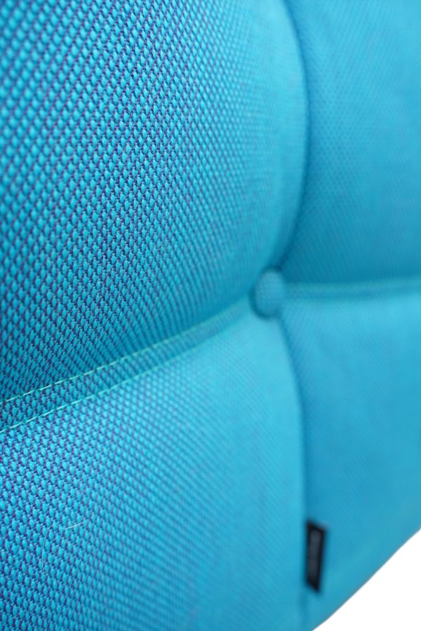 Canapé Togo de Ligne Roset par Michel Ducaroy en tissu bleu