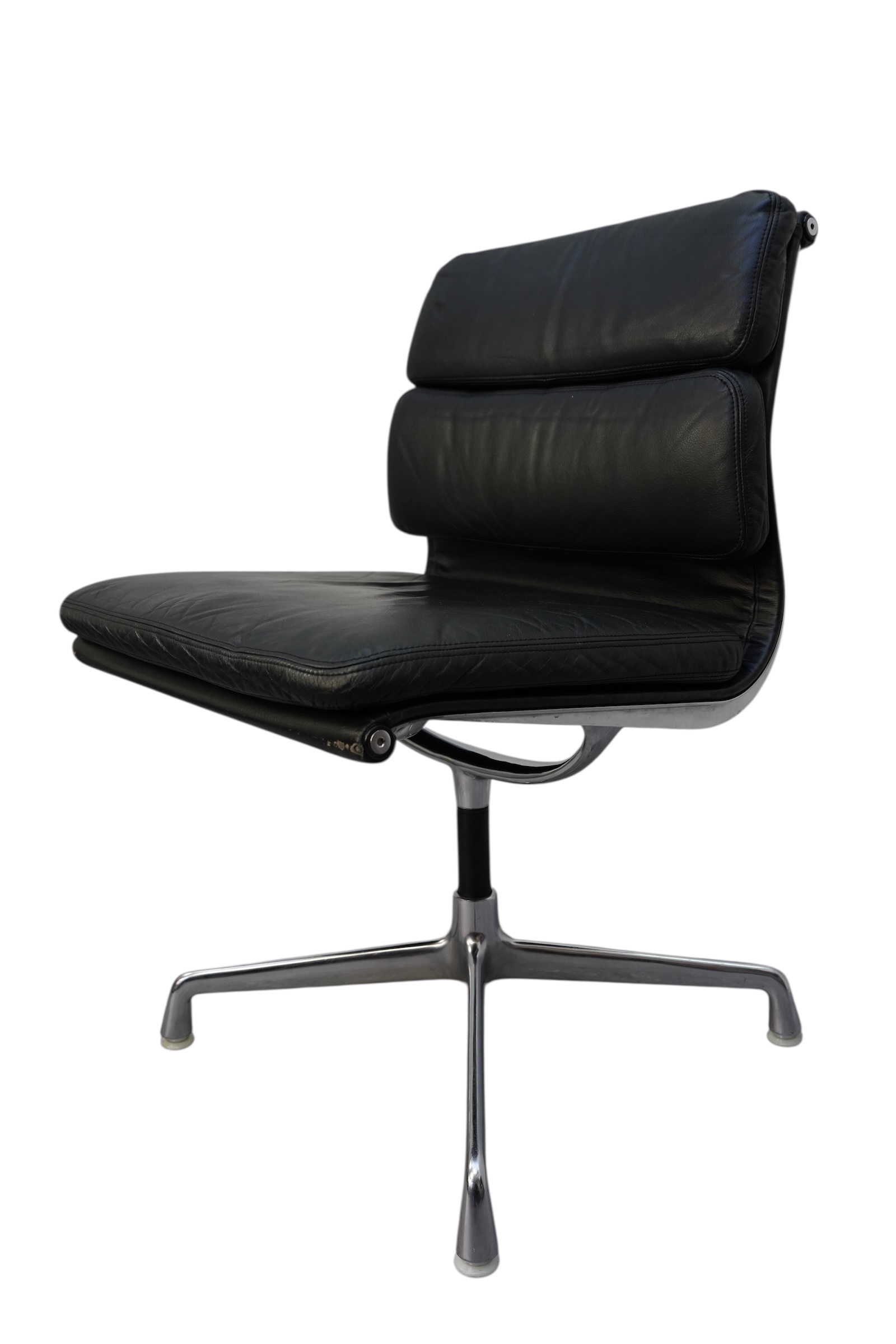 EA 205 Soft Pad en cuir noir de Herman Miller pour Vitra
