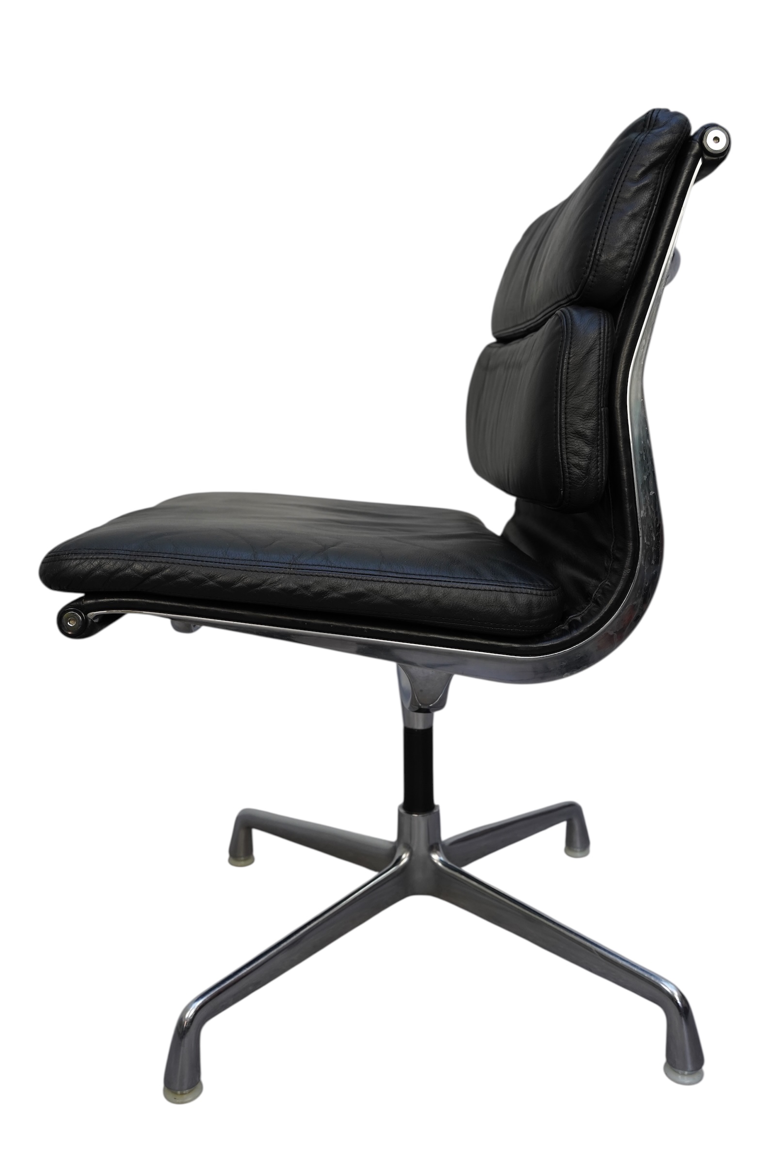 EA 205 Soft Pad en cuir noir de Herman Miller pour Vitra