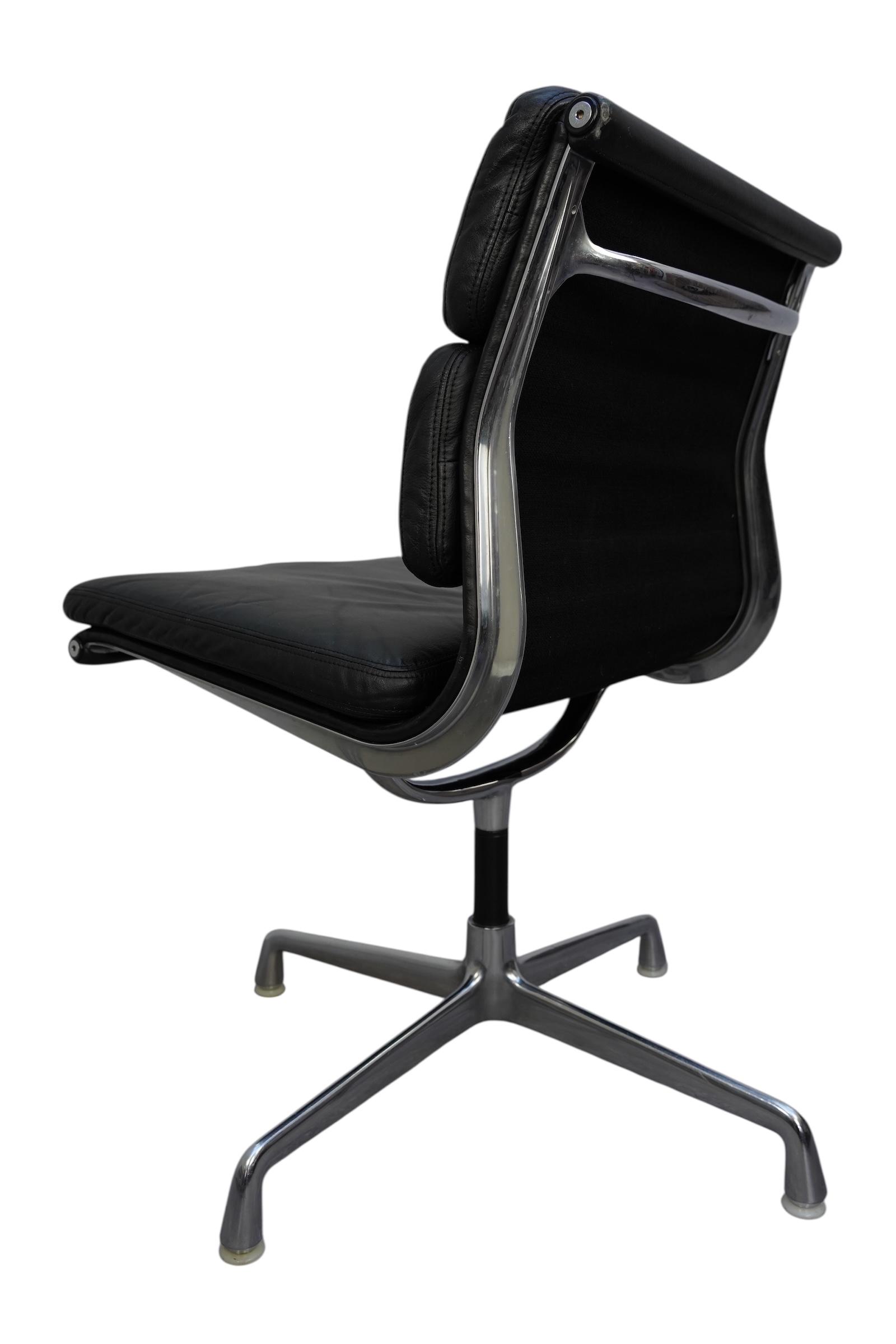 EA 205 Soft Pad en cuir noir de Herman Miller pour Vitra