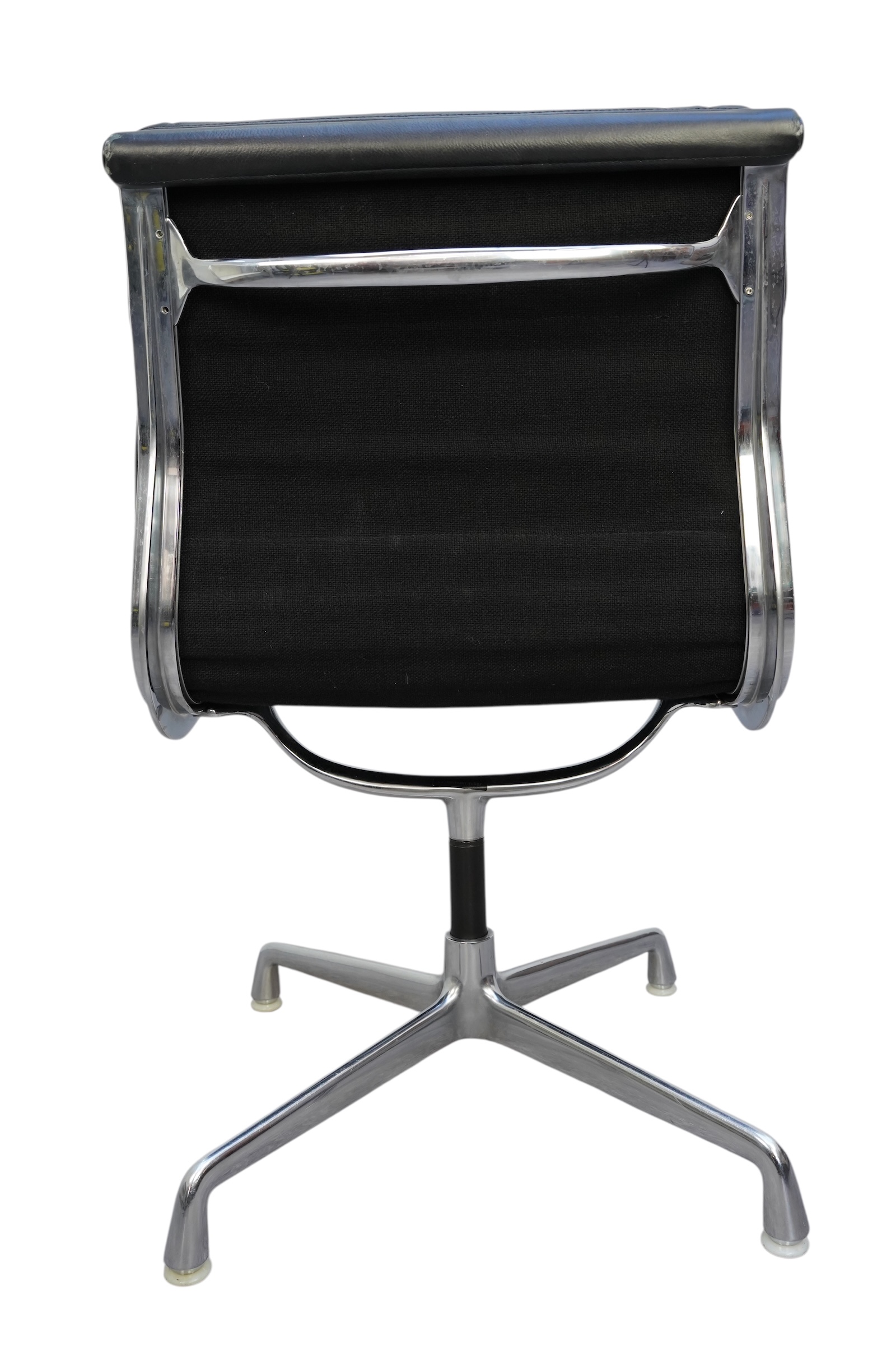 EA 205 Soft Pad en cuir noir de Herman Miller pour Vitra