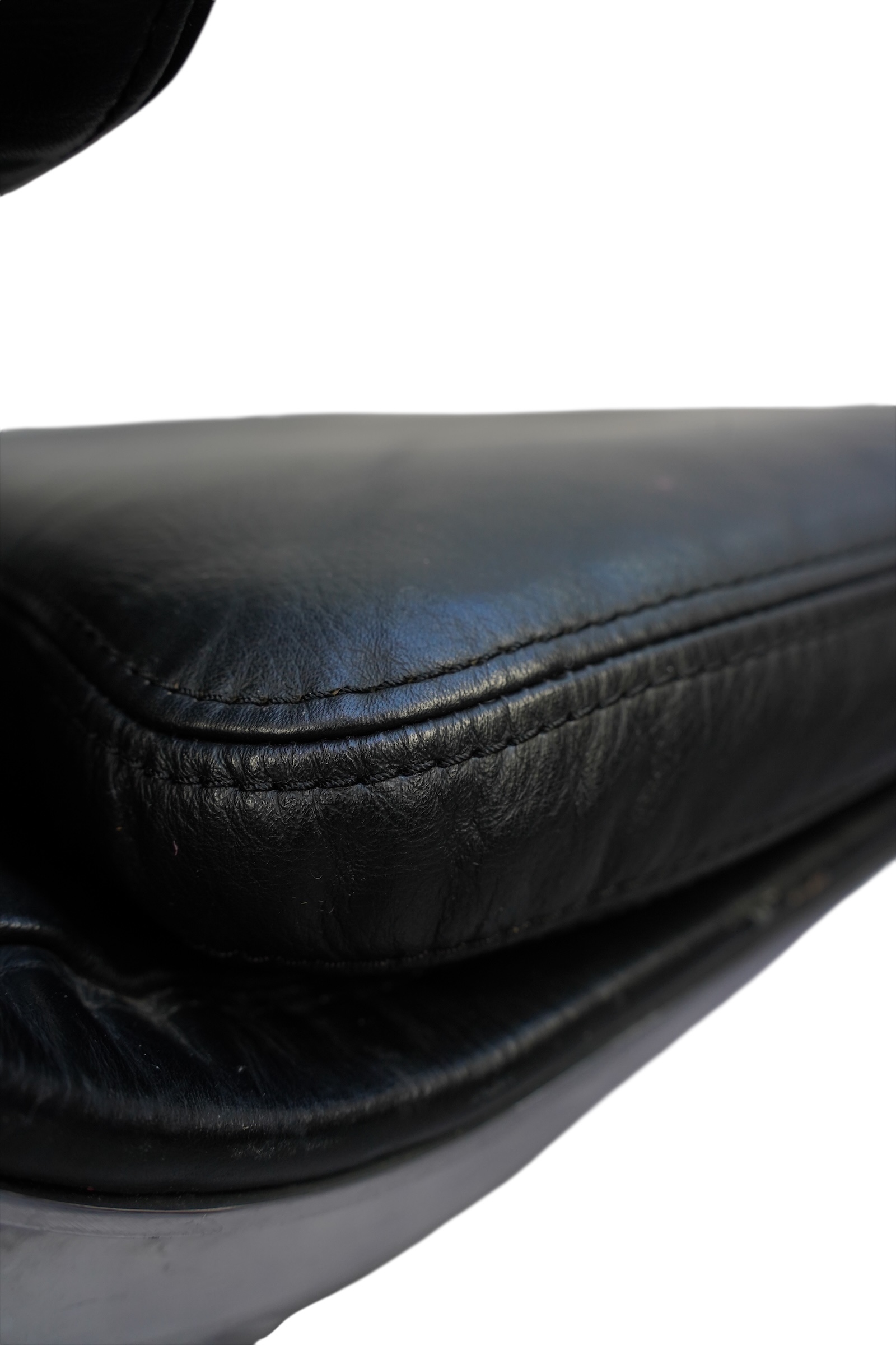 EA 205 Soft Pad en cuir noir de Herman Miller pour Vitra