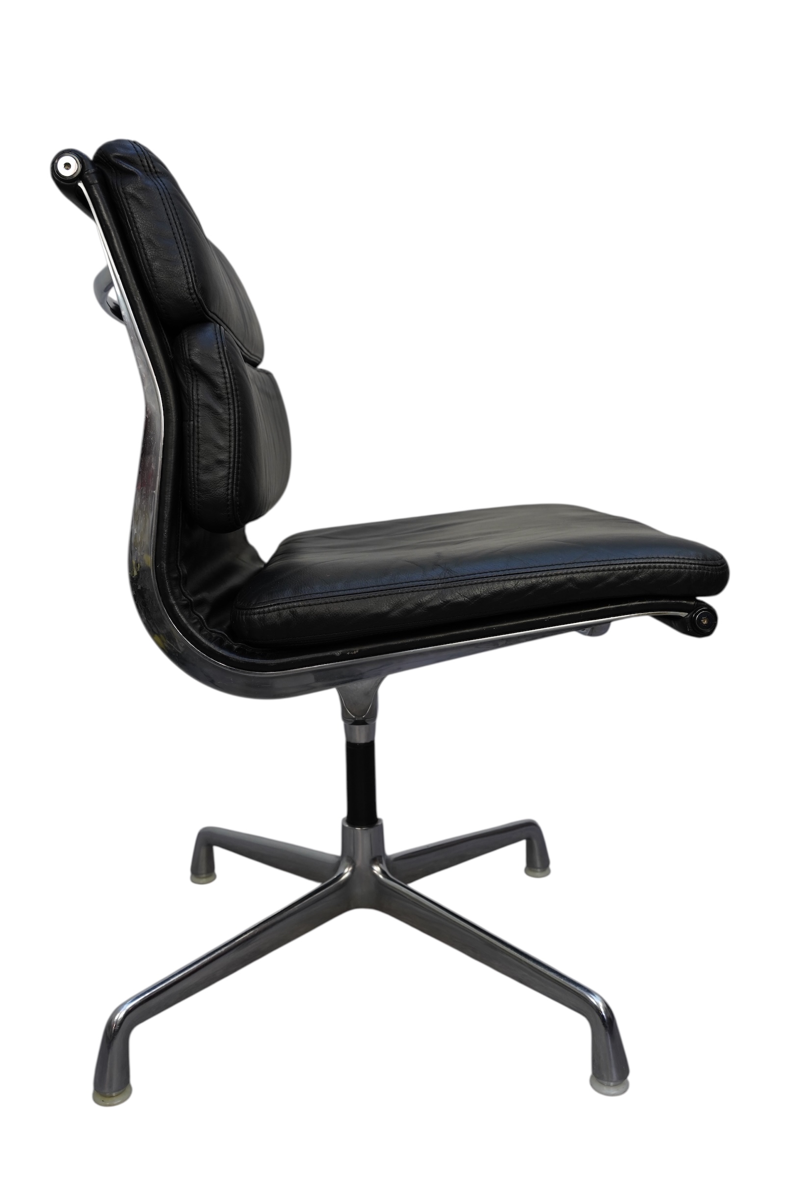 EA 205 Soft Pad en cuir noir de Herman Miller pour Vitra