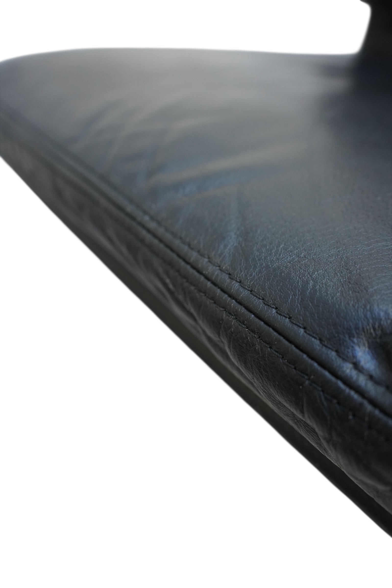 EA 205 Soft Pad en cuir noir de Herman Miller pour Vitra