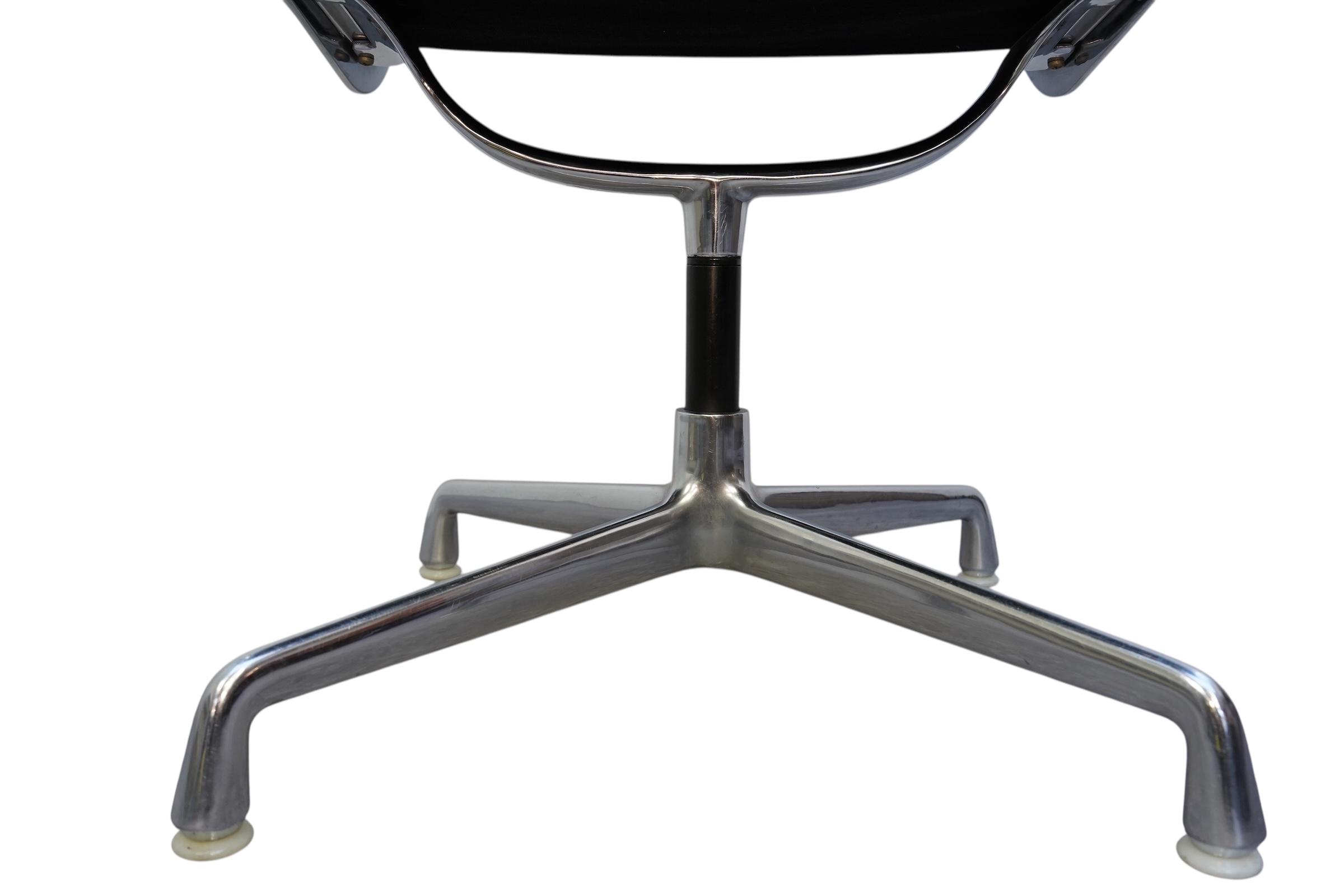 EA 205 Soft Pad en cuir noir de Herman Miller pour Vitra