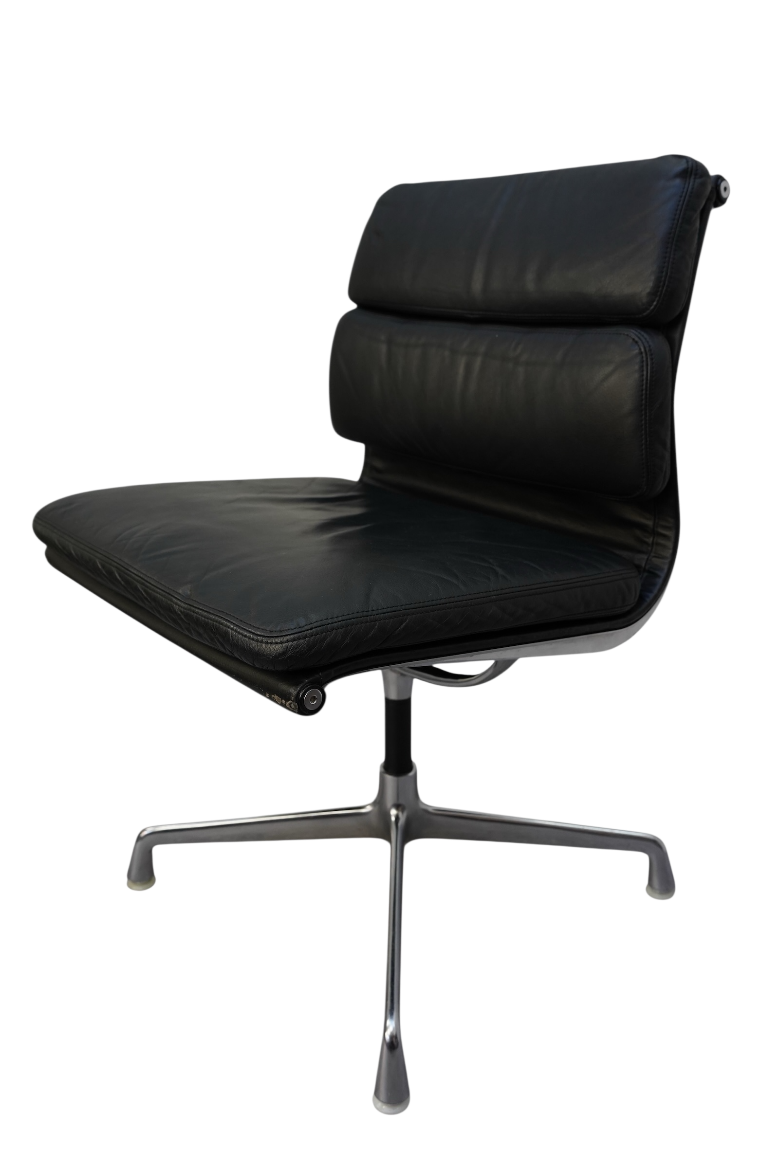 EA 205 Soft Pad en cuir noir de Herman Miller pour Vitra