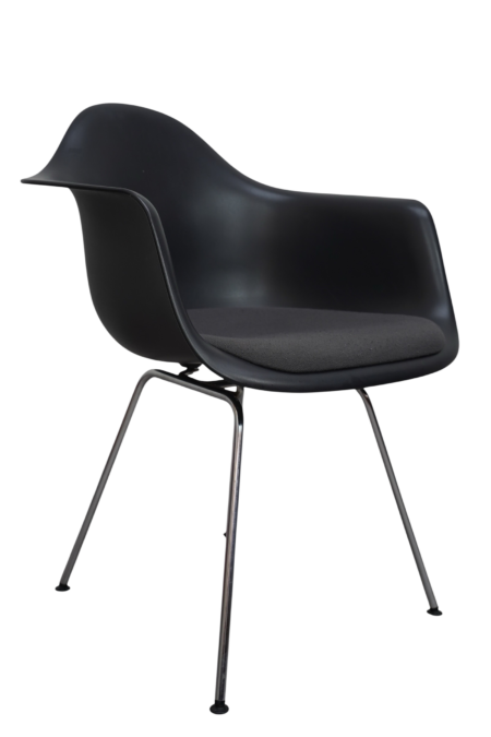 Eames Plastic Armchair DAX